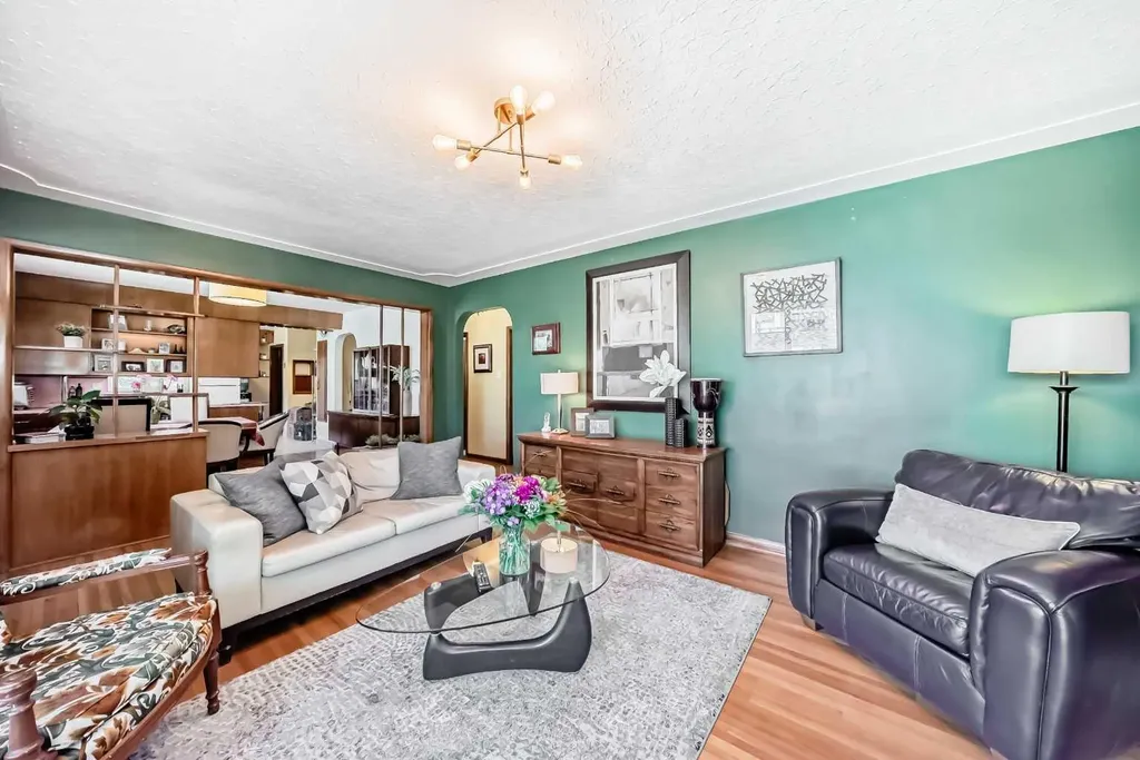 3604 Parkhill Street SW Calgary AB T2S 2Z6