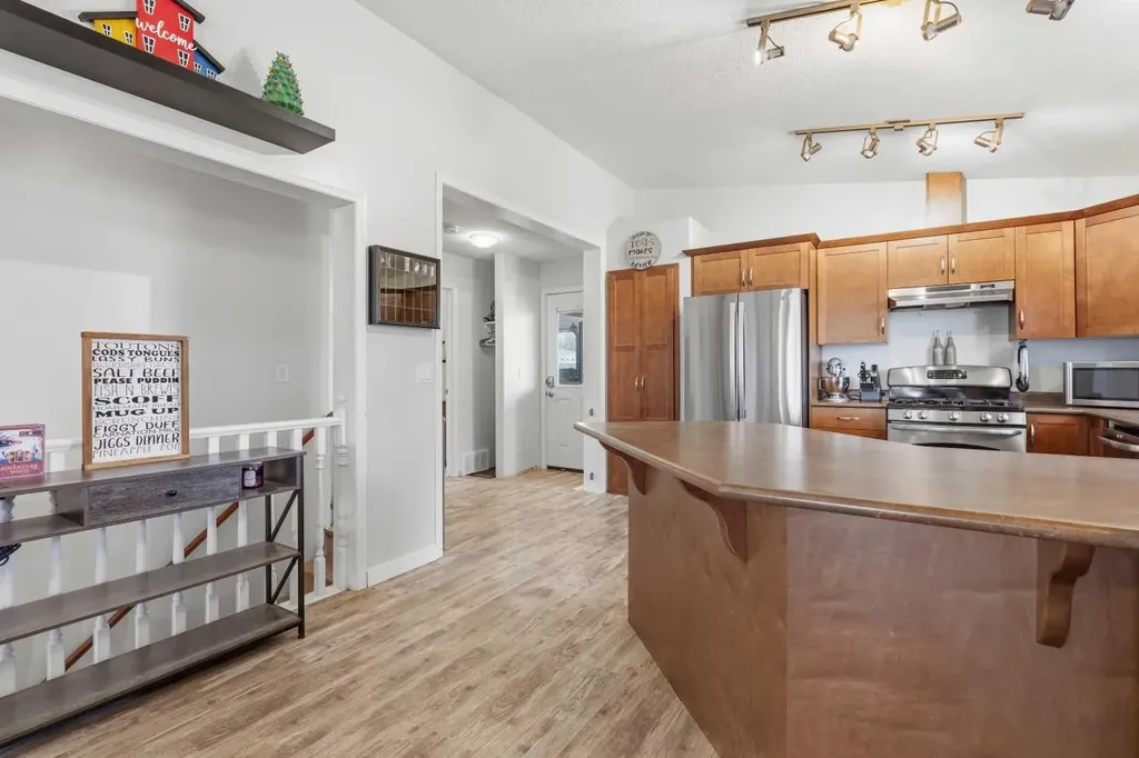 4730 52 Street Mayerthorpe AB T0E 1N0