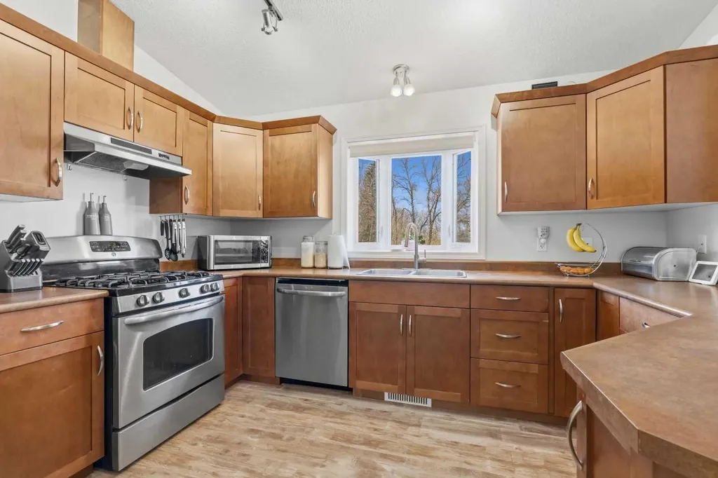 4730 52 Street Mayerthorpe AB T0E 1N0