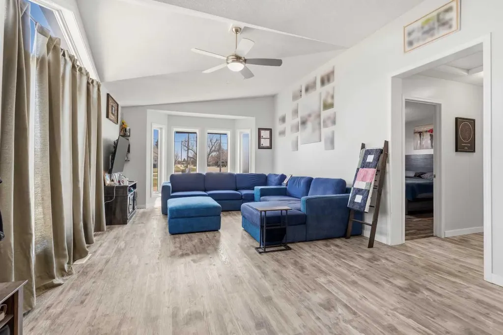4730 52 Street Mayerthorpe AB T0E 1N0
