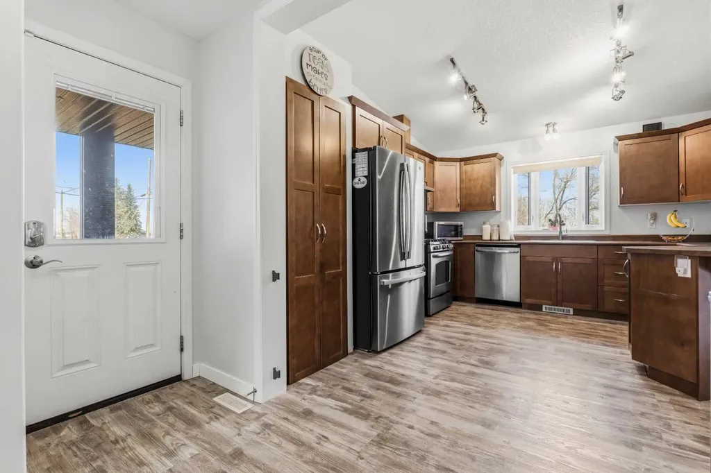 4730 52 Street Mayerthorpe AB T0E 1N0