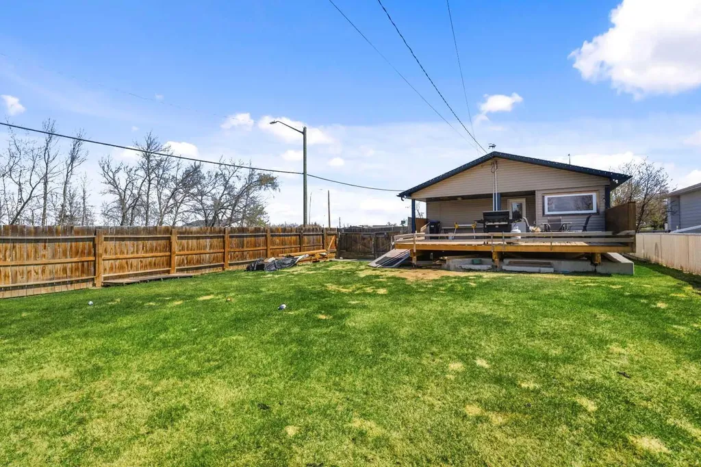 4730 52 Street Mayerthorpe AB T0E 1N0