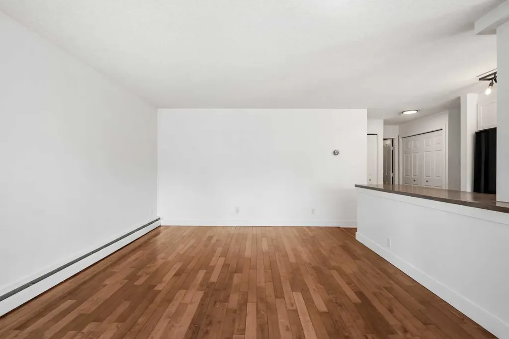 2110 15 Street SW Calgary AB T2T 3Y8