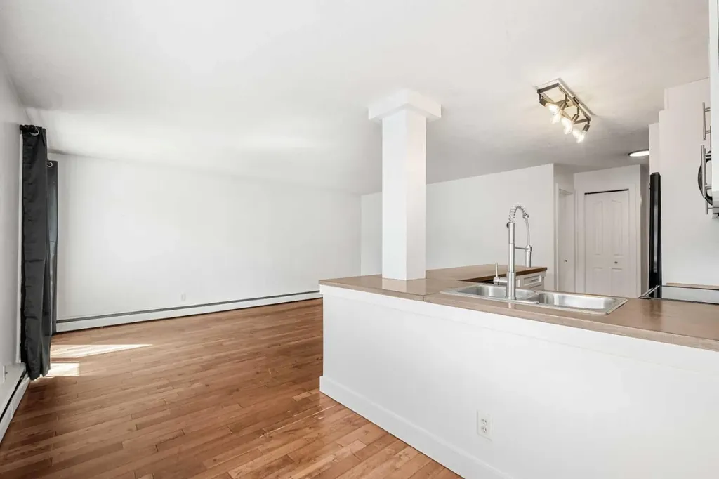 2110 15 Street SW Calgary AB T2T 3Y8