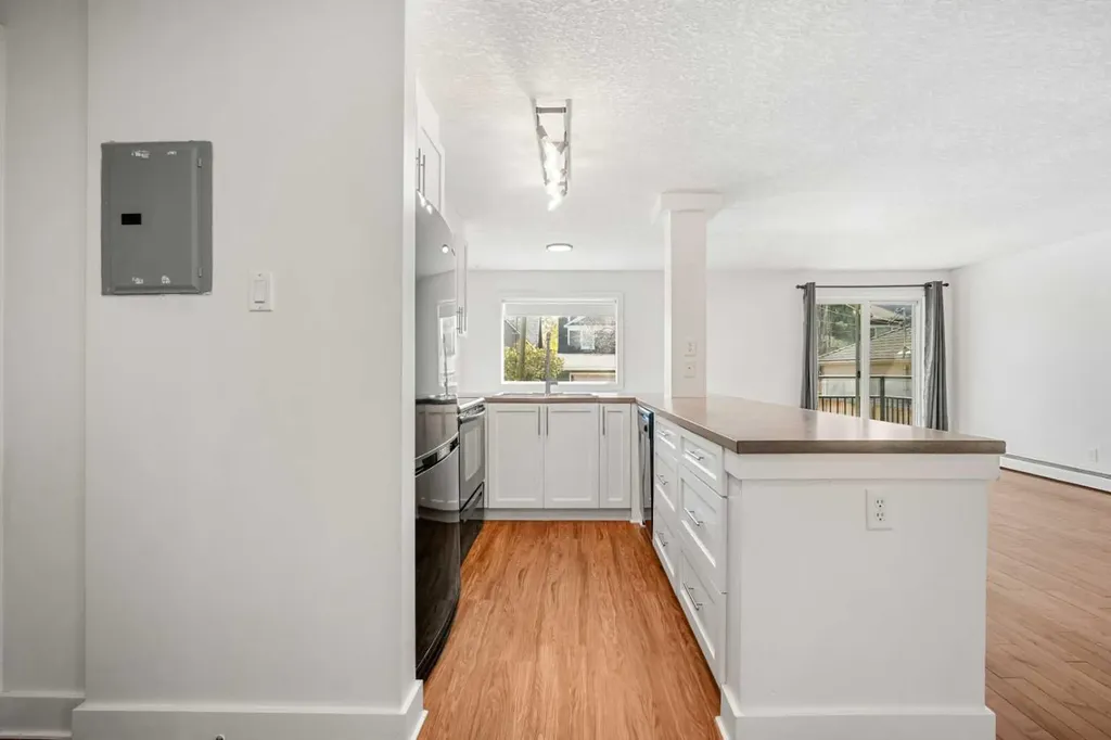 2110 15 Street SW Calgary AB T2T 3Y8