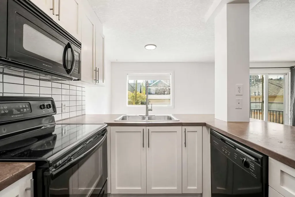 2110 15 Street SW Calgary AB T2T 3Y8