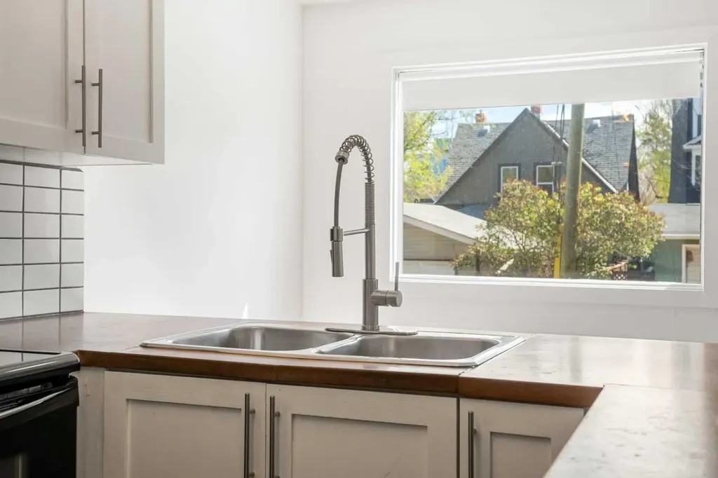 2110 15 Street SW Calgary AB T2T 3Y8