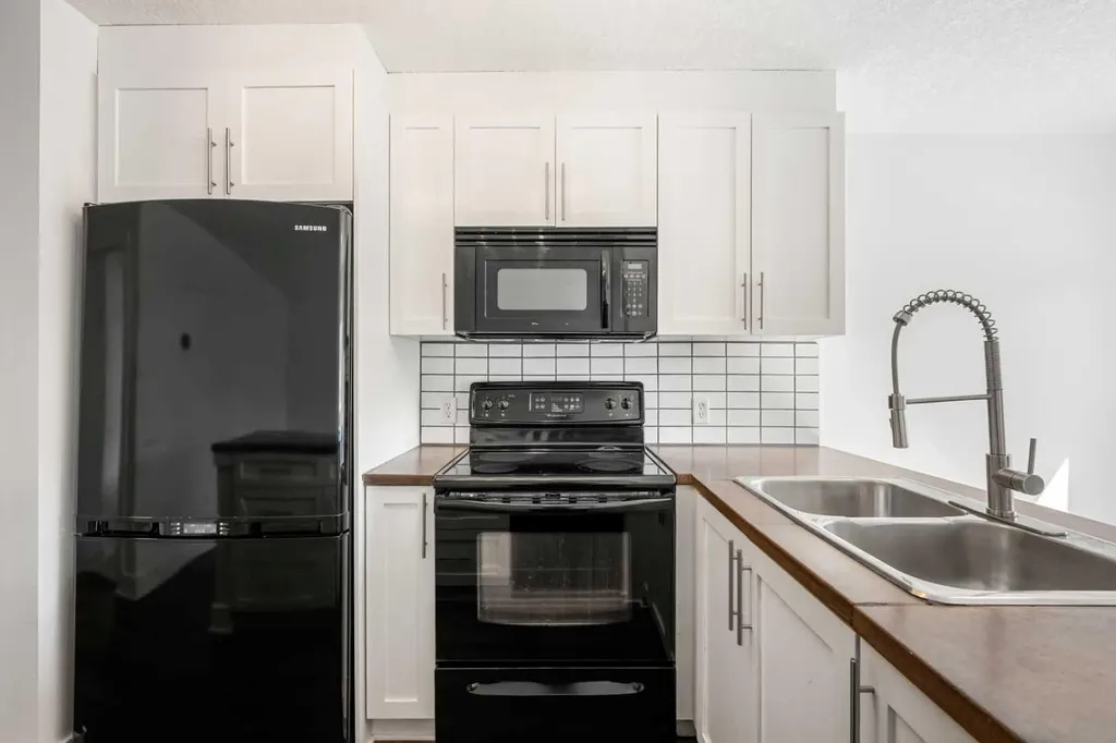 2110 15 Street SW Calgary AB T2T 3Y8