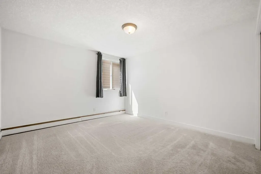 2110 15 Street SW Calgary AB T2T 3Y8
