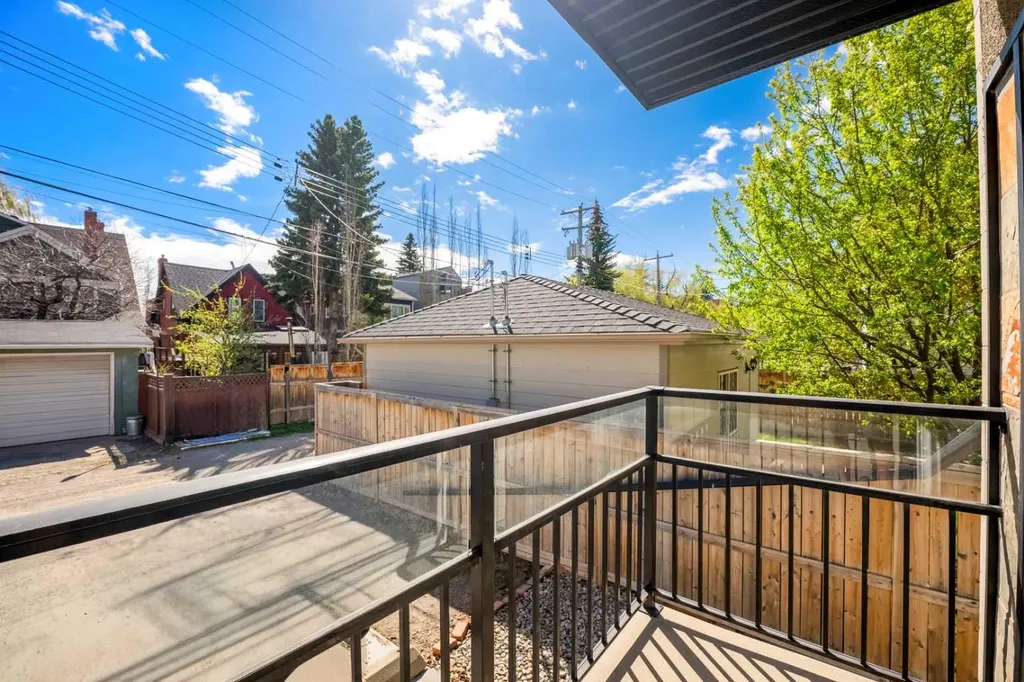 2110 15 Street SW Calgary AB T2T 3Y8