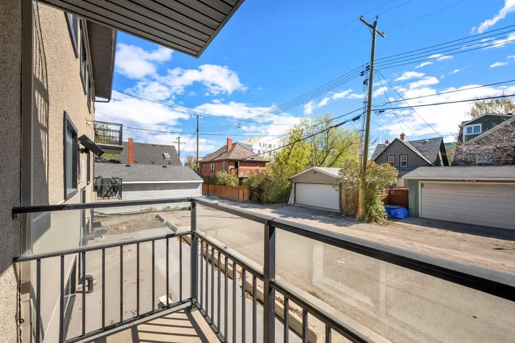 2110 15 Street SW Calgary AB T2T 3Y8