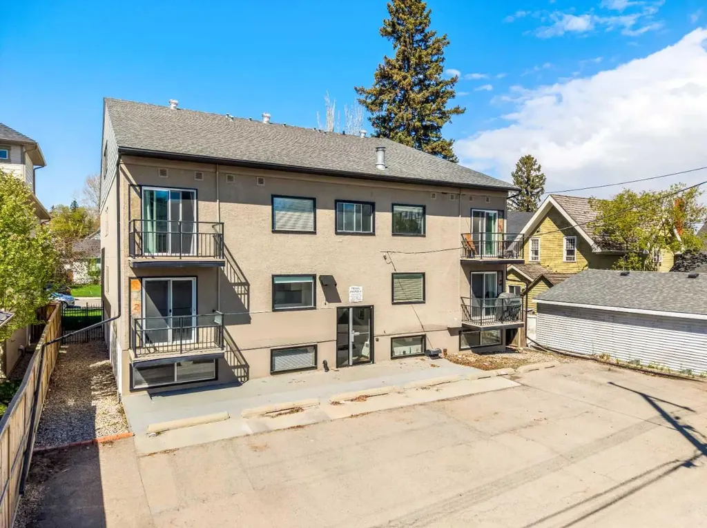 2110 15 Street SW Calgary AB T2T 3Y8