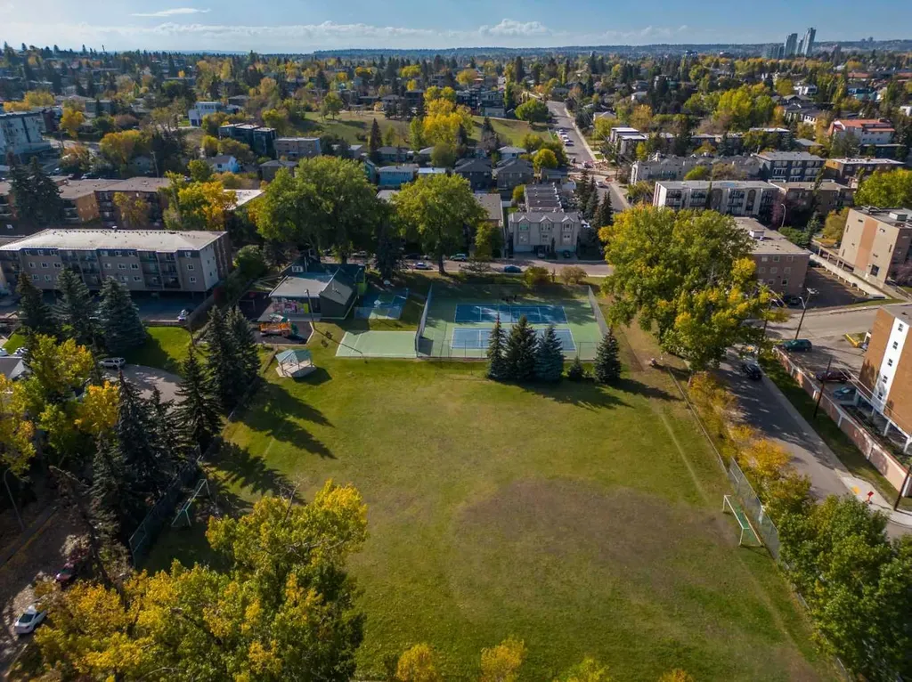 2110 15 Street SW Calgary AB T2T 3Y8