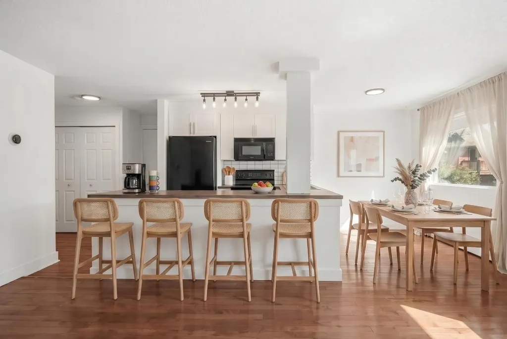 2110 15 Street SW Calgary AB T2T 3Y8