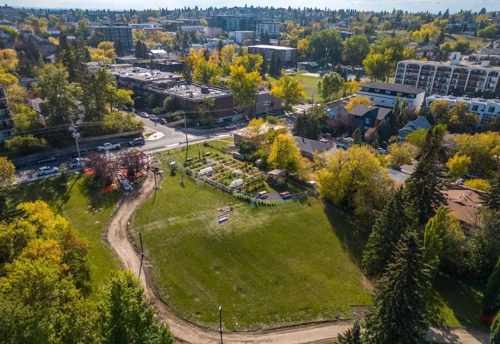 2110 15 Street SW Calgary AB T2T 3Y8