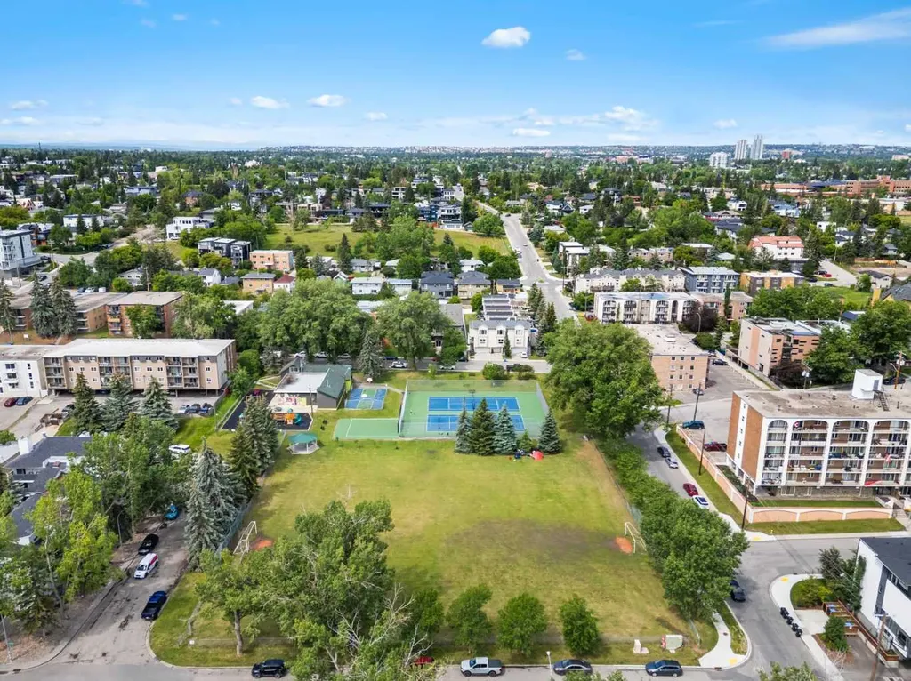 2110 15 Street SW Calgary AB T2T 3Y8