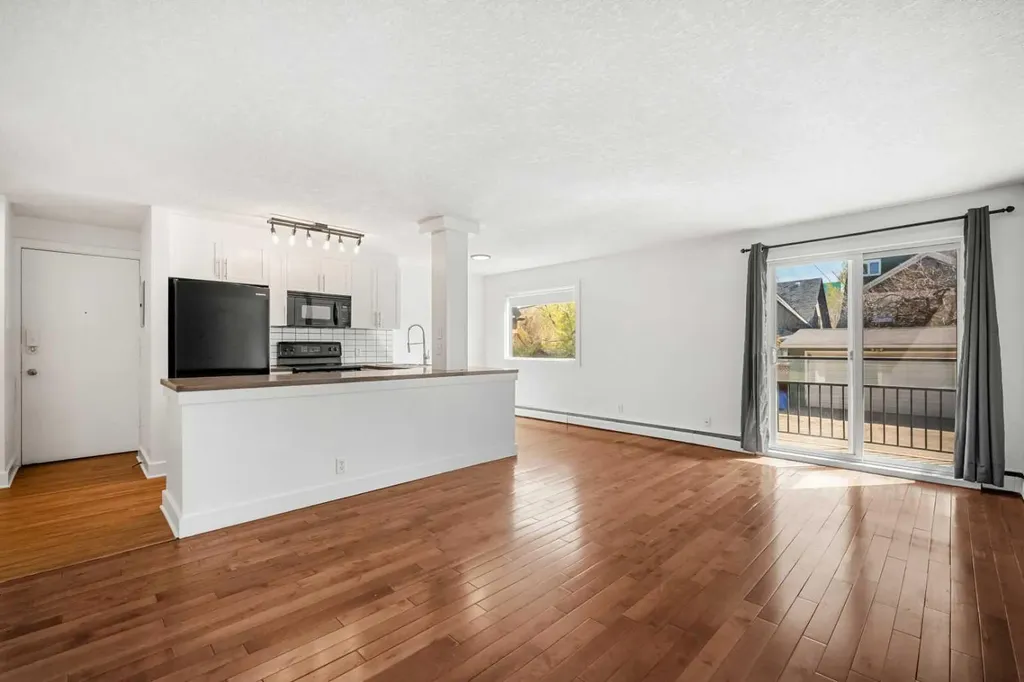 2110 15 Street SW Calgary AB T2T 3Y8