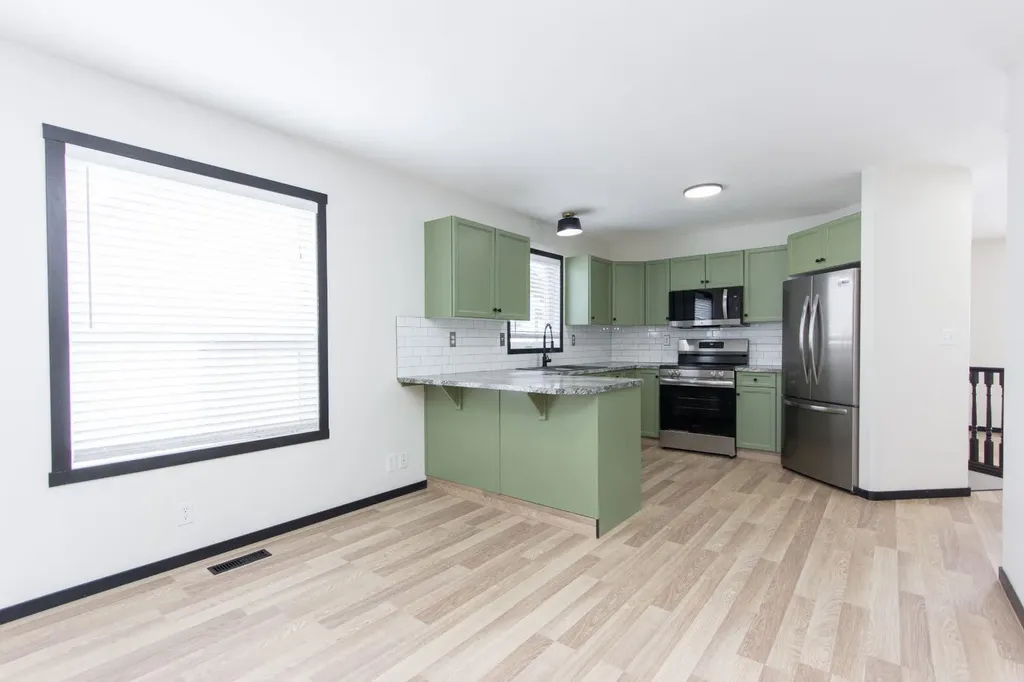 16 Johnson Close Penhold AB T0M 0R1