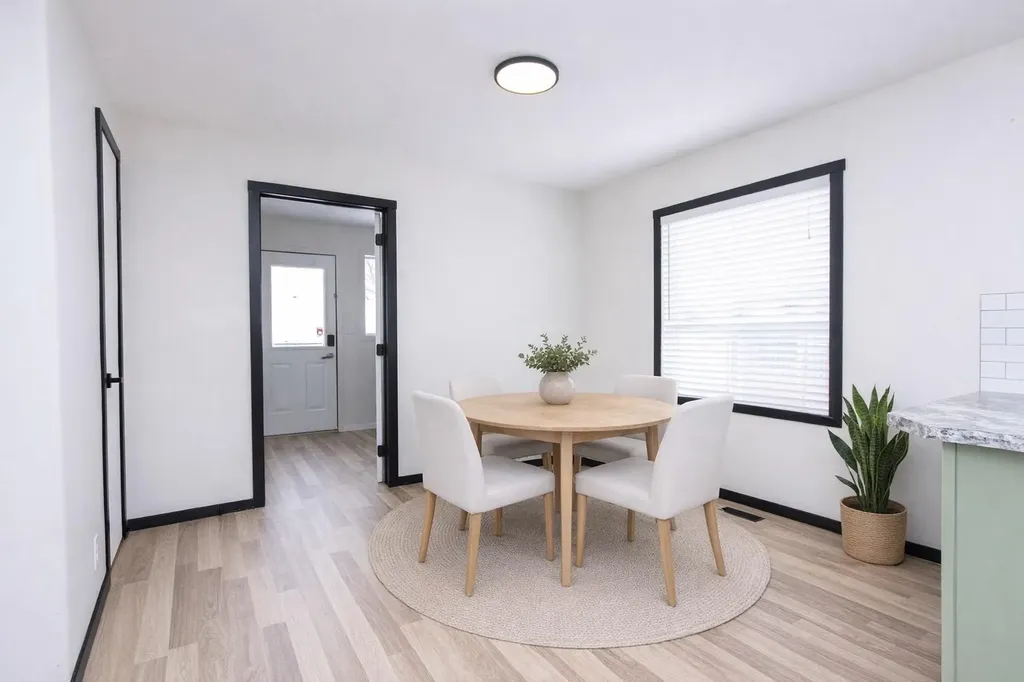 16 Johnson Close Penhold AB T0M 0R1