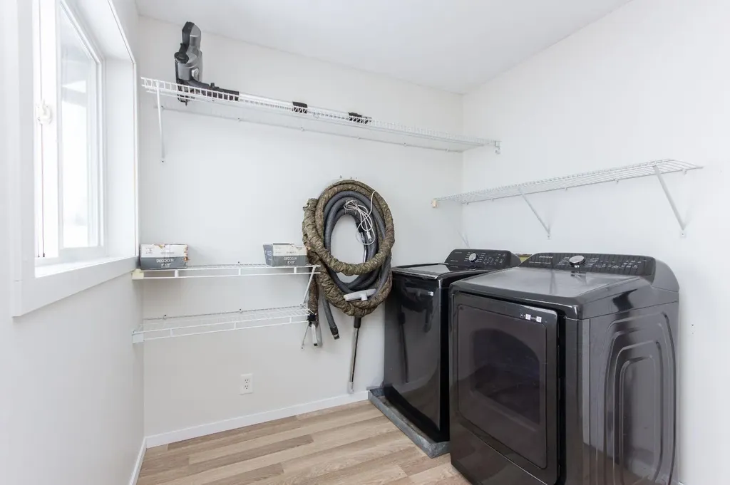 16 Johnson Close Penhold AB T0M 0R1