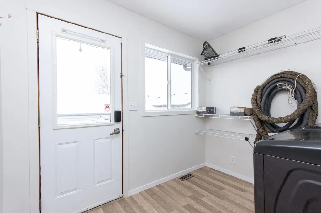 16 Johnson Close Penhold AB T0M 0R1