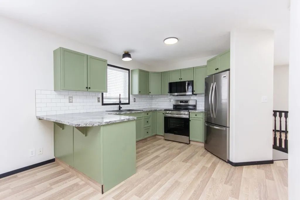16 Johnson Close Penhold AB T0M 0R1
