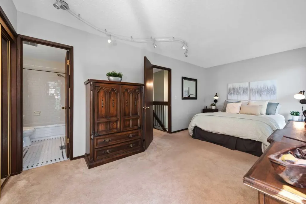 27 Silver Springs Drive NW Calgary AB T3B 4N3