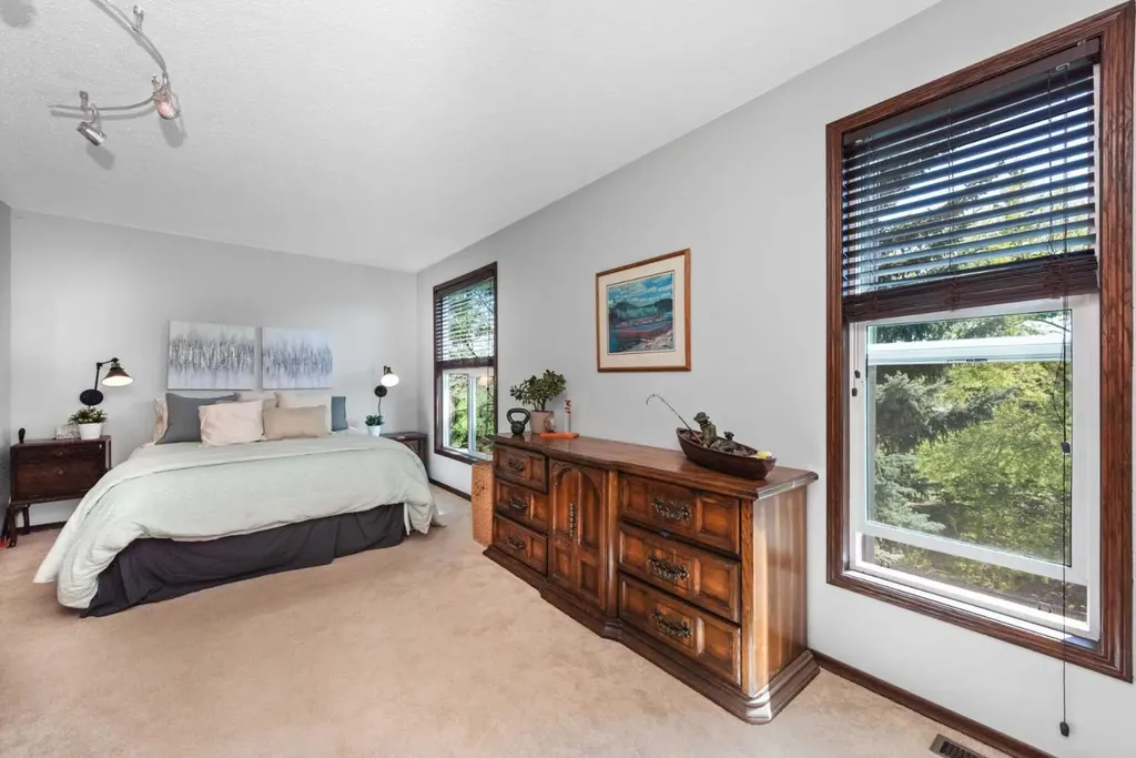 27 Silver Springs Drive NW Calgary AB T3B 4N3
