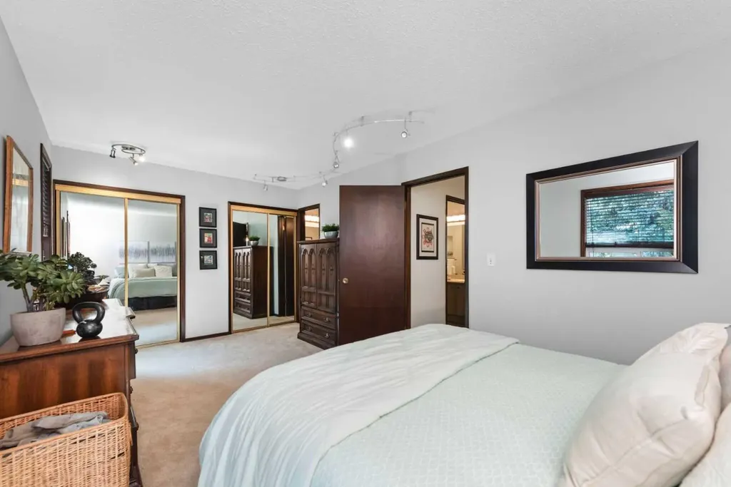 27 Silver Springs Drive NW Calgary AB T3B 4N3