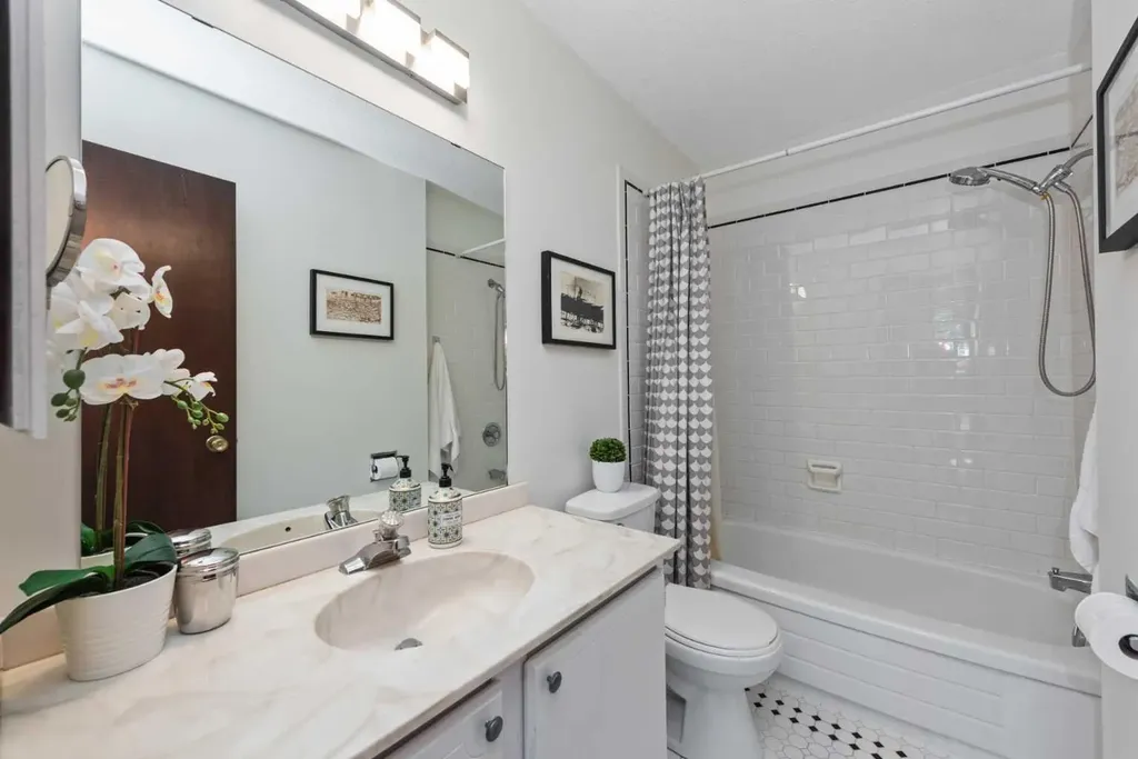 27 Silver Springs Drive NW Calgary AB T3B 4N3