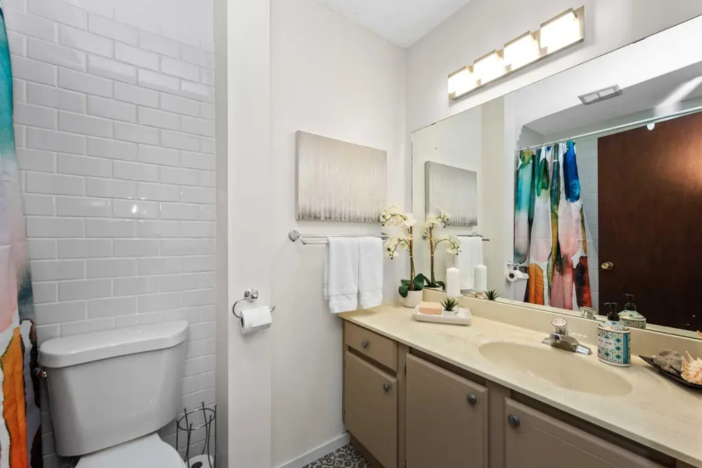 27 Silver Springs Drive NW Calgary AB T3B 4N3