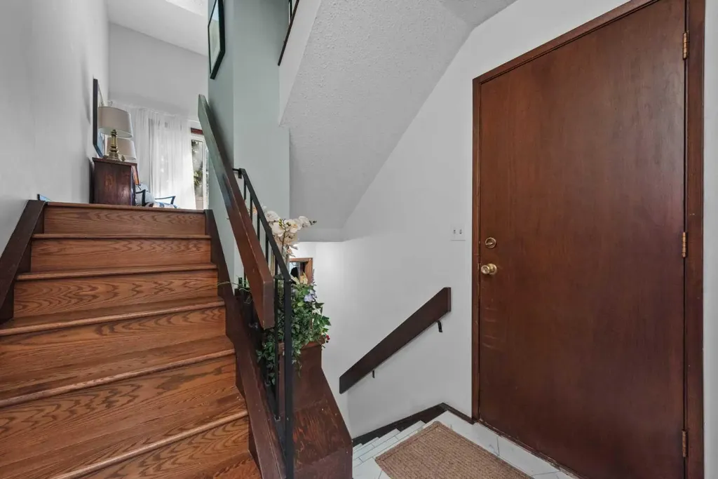 27 Silver Springs Drive NW Calgary AB T3B 4N3