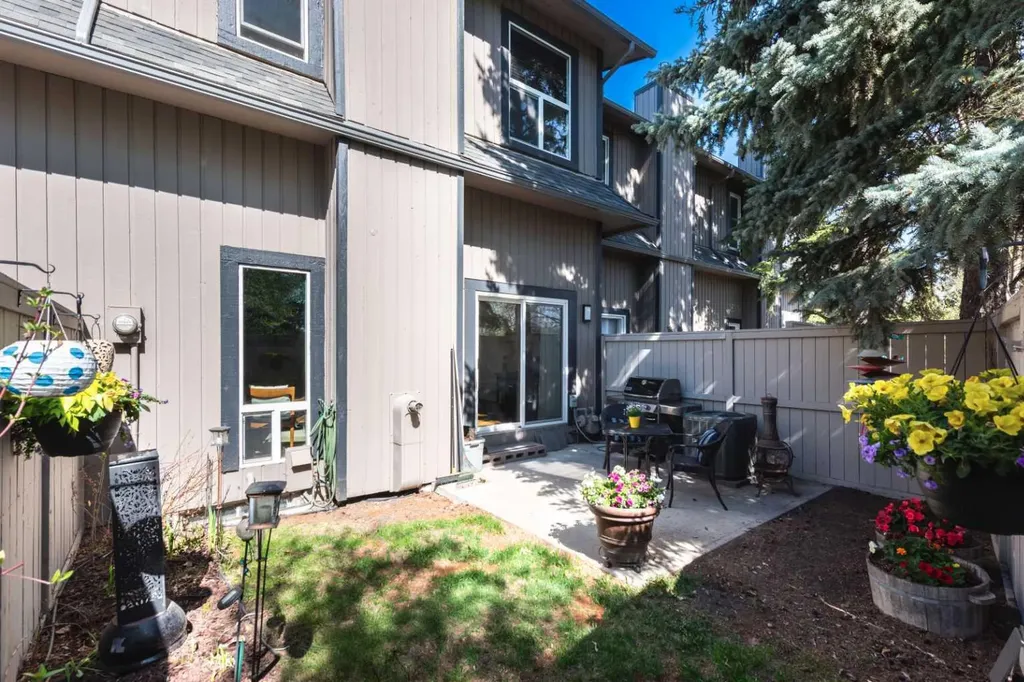 27 Silver Springs Drive NW Calgary AB T3B 4N3