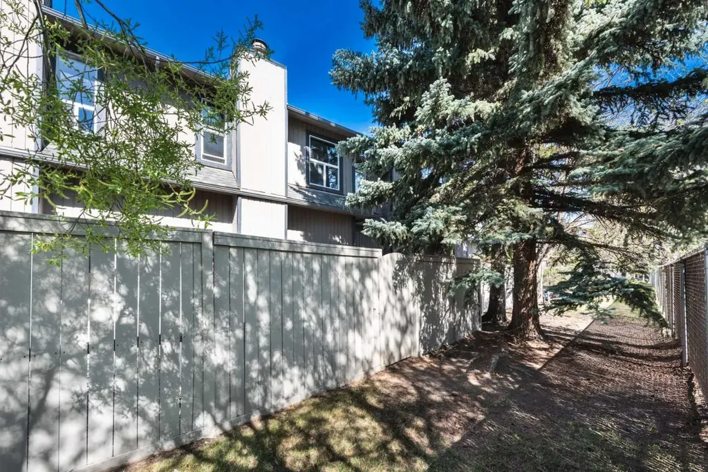 27 Silver Springs Drive NW Calgary AB T3B 4N3