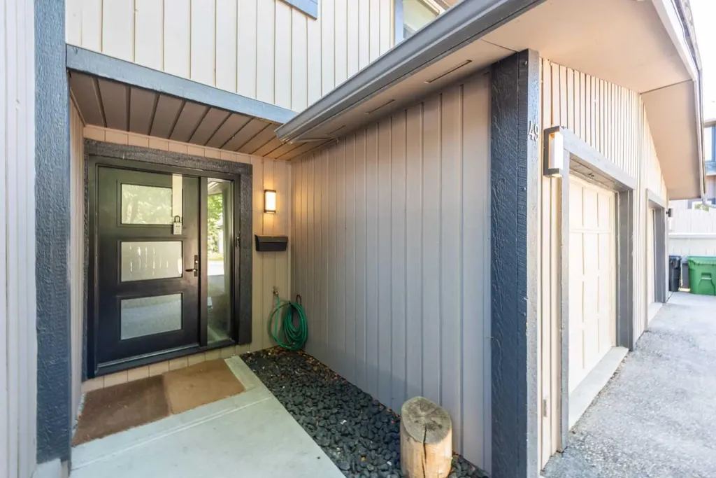 27 Silver Springs Drive NW Calgary AB T3B 4N3