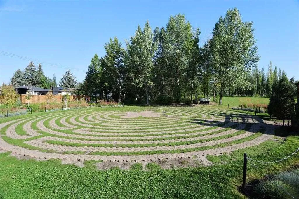 27 Silver Springs Drive NW Calgary AB T3B 4N3