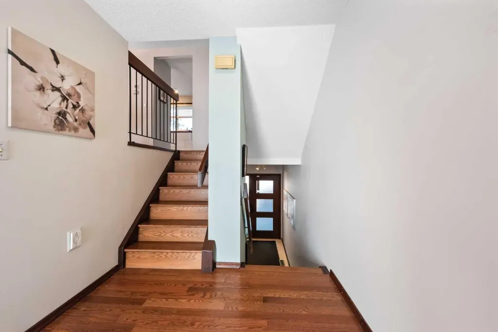 27 Silver Springs Drive NW Calgary AB T3B 4N3