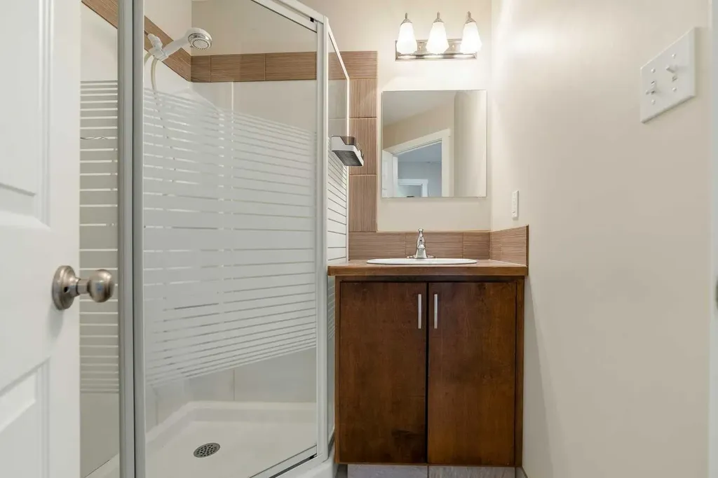 10 Trent Road W Lethbridge AB T1K 4N2