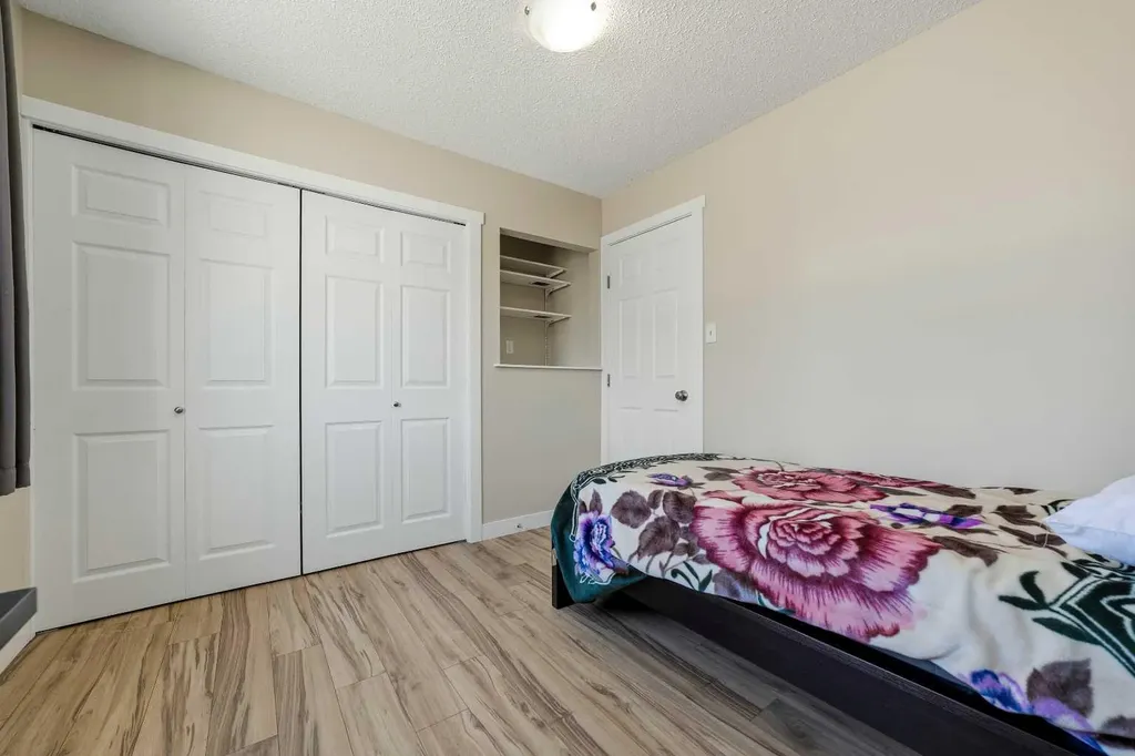 10 Trent Road W Lethbridge AB T1K 4N2