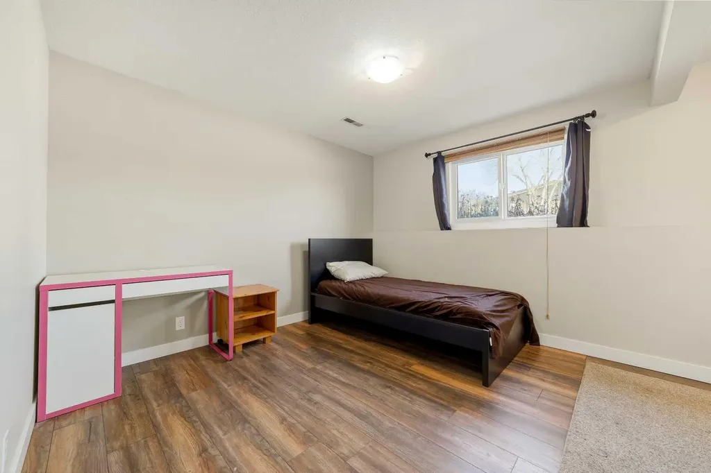 10 Trent Road W Lethbridge AB T1K 4N2