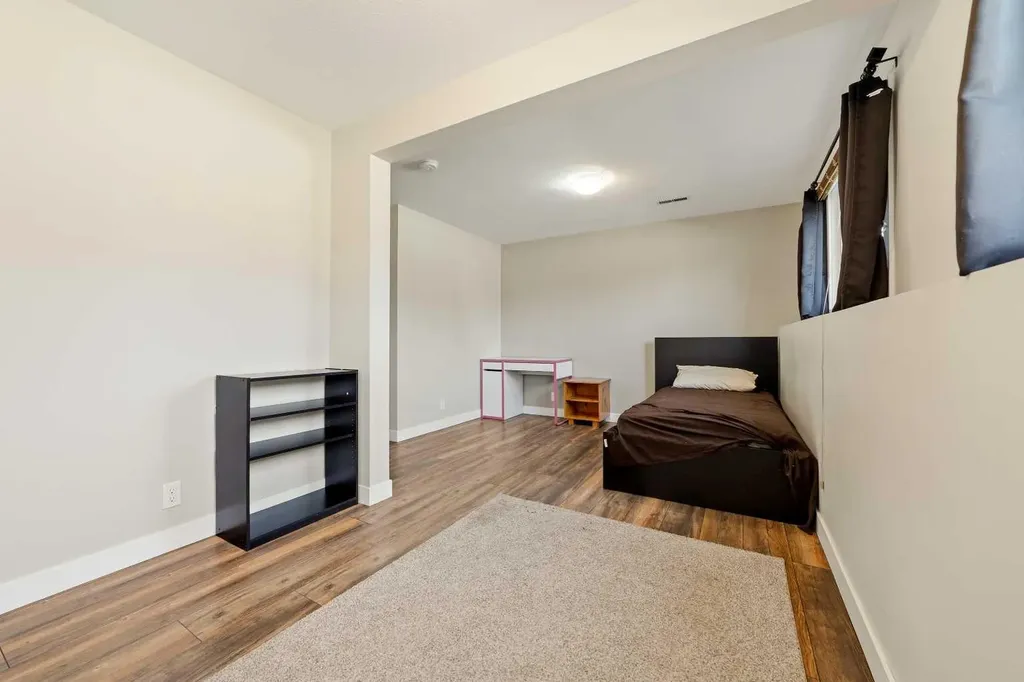 10 Trent Road W Lethbridge AB T1K 4N2