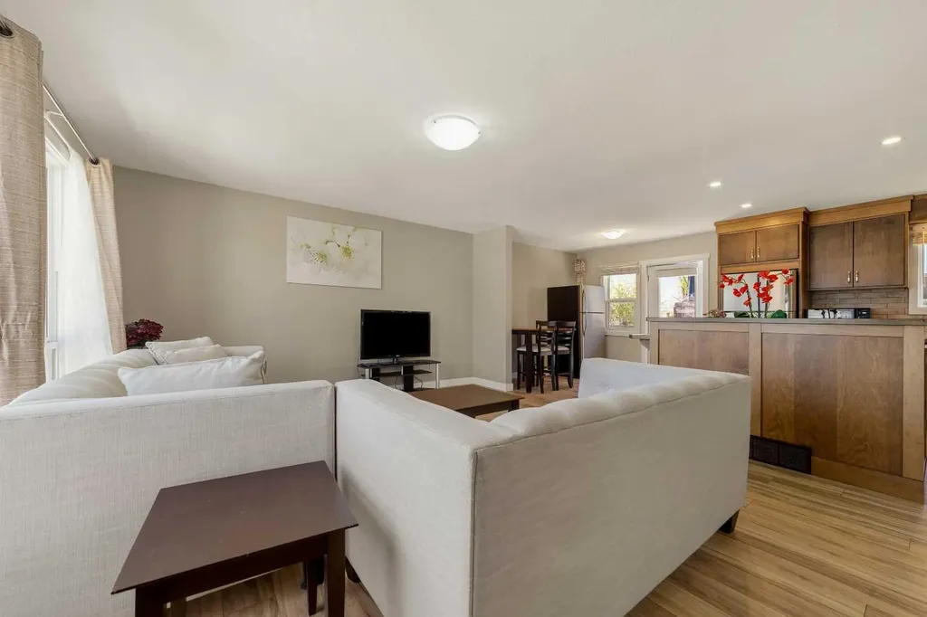 10 Trent Road W Lethbridge AB T1K 4N2