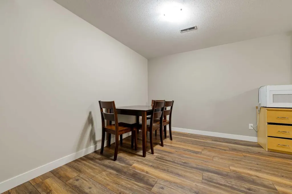 10 Trent Road W Lethbridge AB T1K 4N2