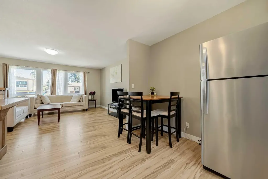 10 Trent Road W Lethbridge AB T1K 4N2