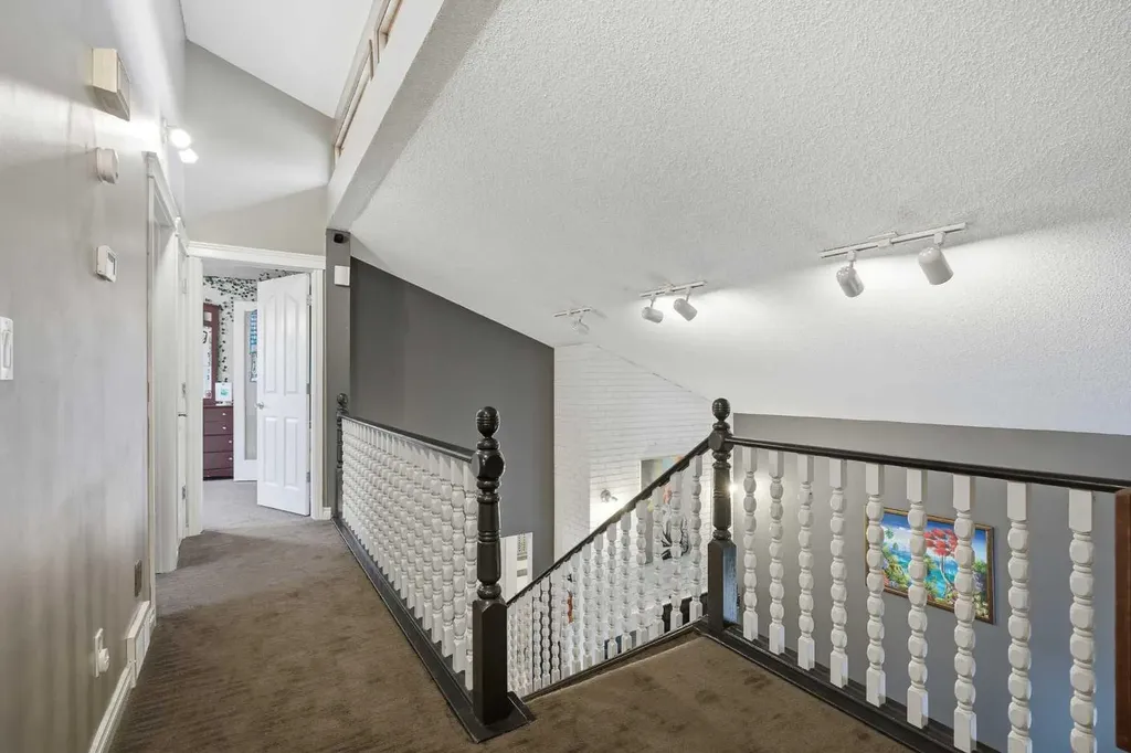 2608 Deer Side Drive SE Calgary AB T2J6A3