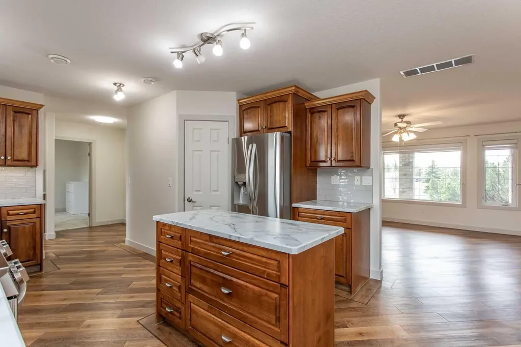 4504 45 Avenue Lacombe AB T4L1W3