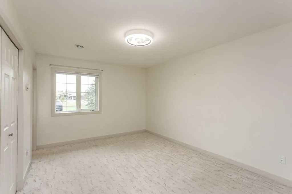 4504 45 Avenue Lacombe AB T4L1W3