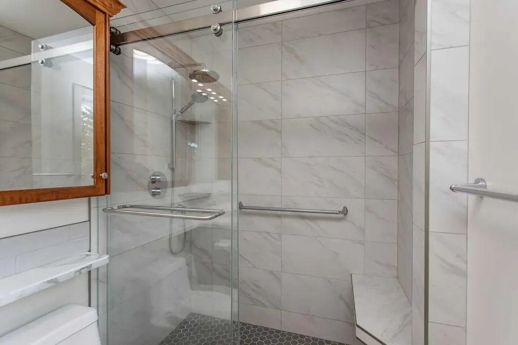 4504 45 Avenue Lacombe AB T4L1W3