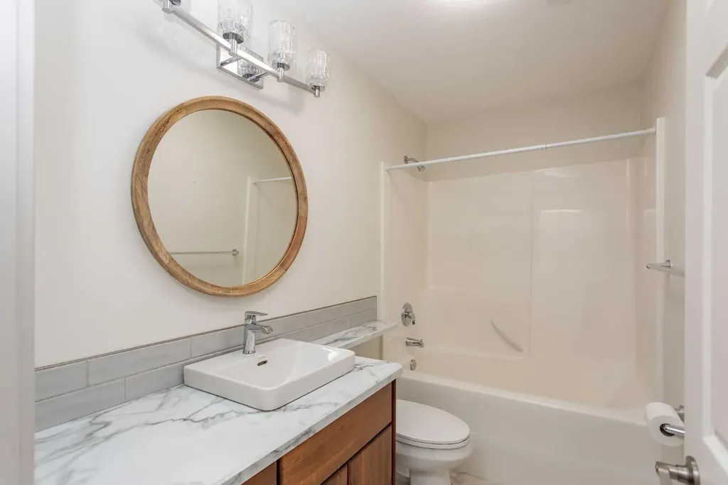 4504 45 Avenue Lacombe AB T4L1W3