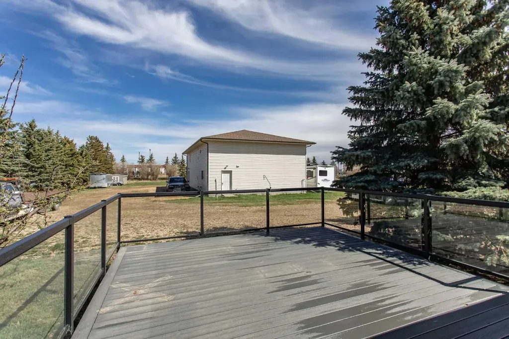 4504 45 Avenue Lacombe AB T4L1W3
